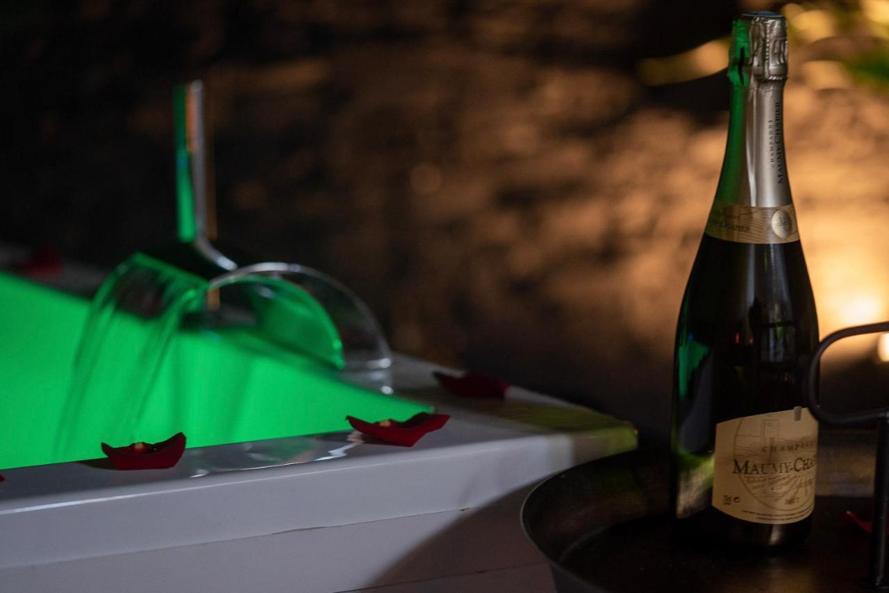 Love Suites & Spa "Le Loft" Avec Jacuzzi Privatif Medis Ngoại thất bức ảnh
